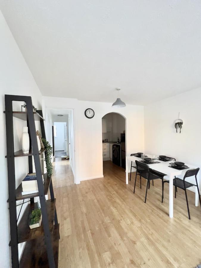 בישופס סטורטפורד Luxury 2 Bed Apartment Stansted Airport Bishops Stortford מראה חיצוני תמונה