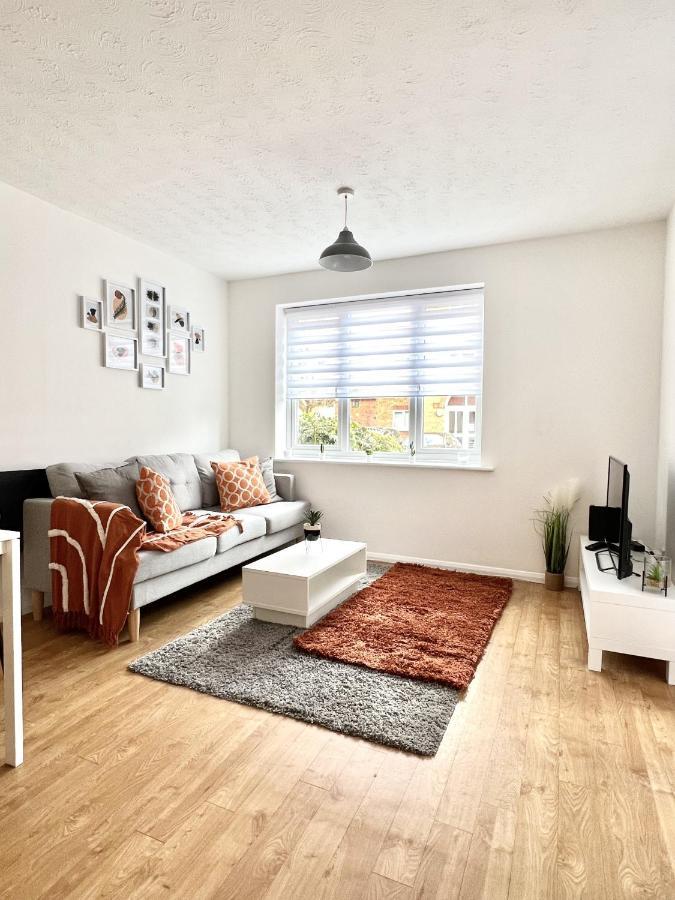 בישופס סטורטפורד Luxury 2 Bed Apartment Stansted Airport Bishops Stortford מראה חיצוני תמונה